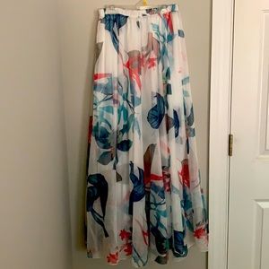 Floral high waisted maxi skirt.